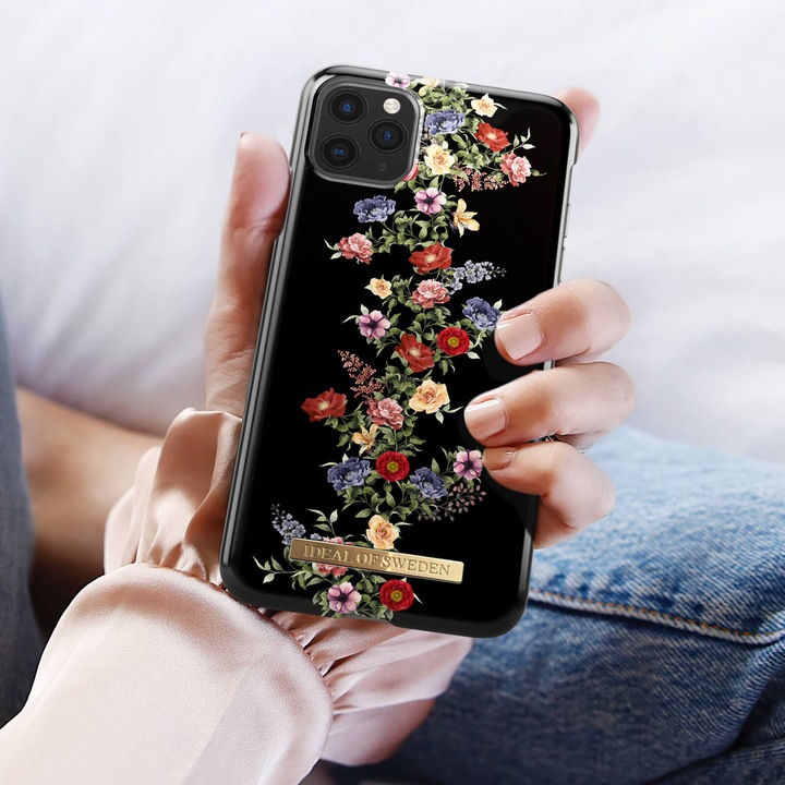 Actual product image iDeal Of Sweden Dark Floral (Apple iPhone 11 Pro)