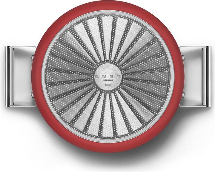 Actual product image Smeg CKFC2611RDM Casserole Ø 26 cm with glass lid, 2 handles, red (26 cm, Casserole + Stewpot, Aluminium, Stainless steel)