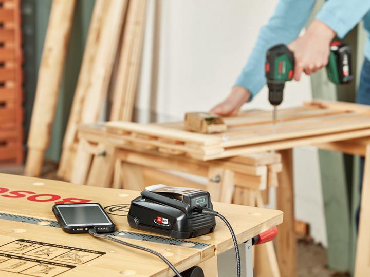 Actual product image Bosch Home & Garden Ladegerät (18 V)