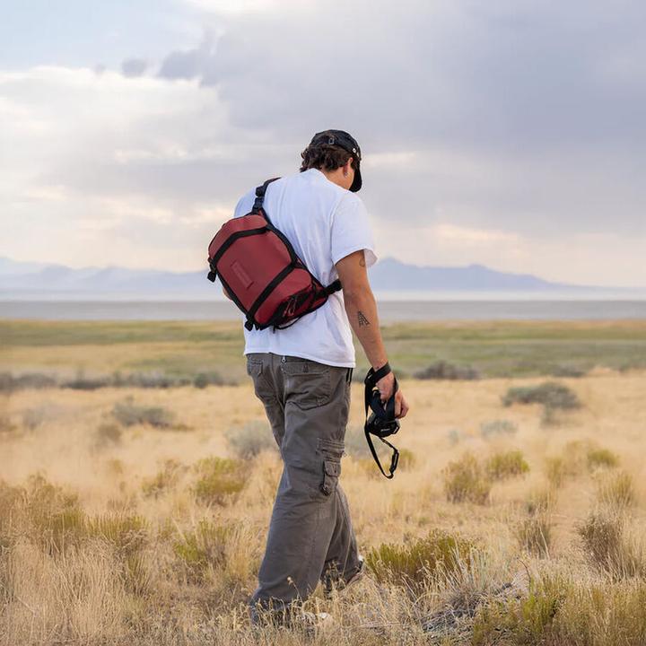 Actual product image Wandrd ROGUE Sling 9L Rhoone Burgundy V2 (Camera shoulder bag, 9 l)