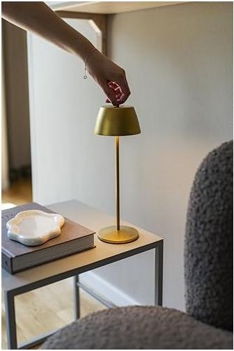 Actual product image Konstsmide Akku-Tischleuchte Éze LED 2200/3000K, Dimmbar - Gold Matt (170 lm)