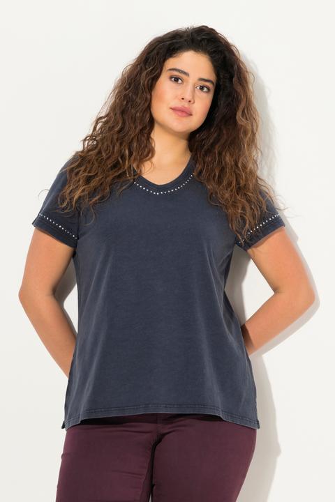 Image du produit Ulla Popken T-shirt cold dyed. Rivets fantaisie, col en V et manches courtes. (46, 48)