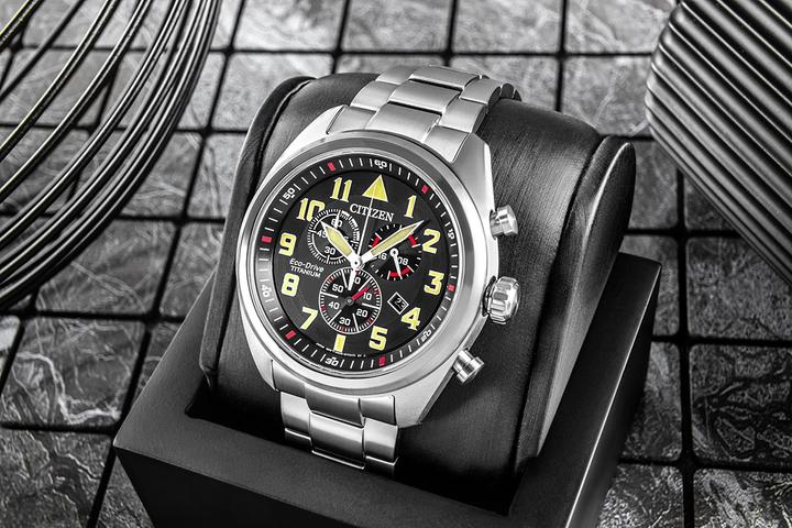 Produktbild Citizen AT2480-81E Eco-Drive Super-Titanium Chronograph 43mm (Chronograph, 42 mm)