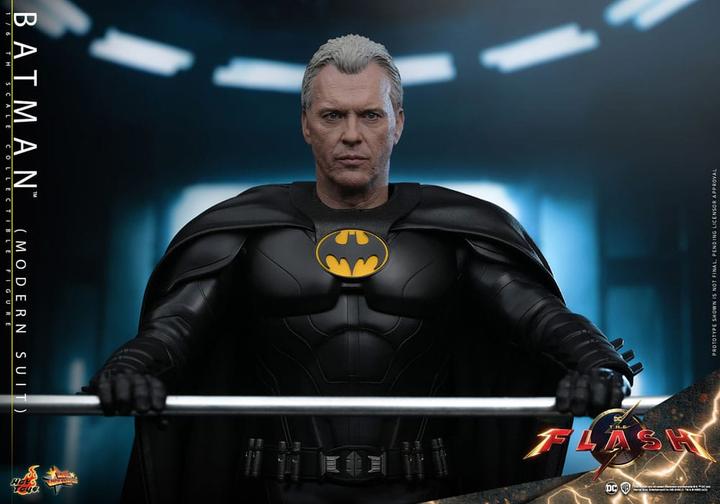 Actual product image Hot Toys The Flash figurine Movie Masterpiece 1/6 Batman (Modern Suit) 30 cm