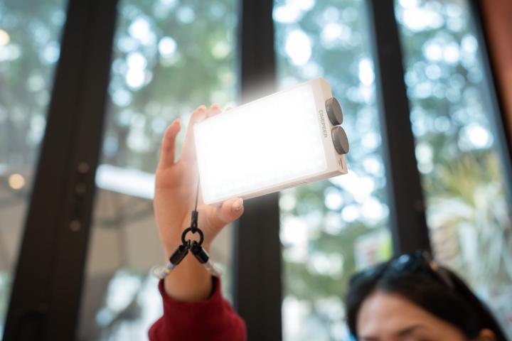 Actual product image Zhiyun CINEPEER CM25 (Video light)