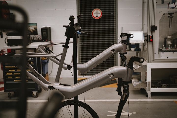 Produktbild Rockrider E-Bike Trekkingrad 28 Zoll E-ACTV 900 Automatikgetriebe tiefer Einstieg - grau