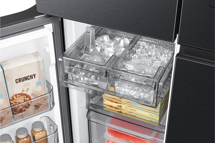 Actual product image Samsung Food Centre RF9000D French Door (636 l)