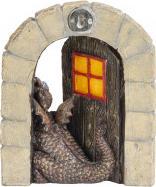 IKO Niedlicher Drachen steht in offener Tür h=15,5cm b