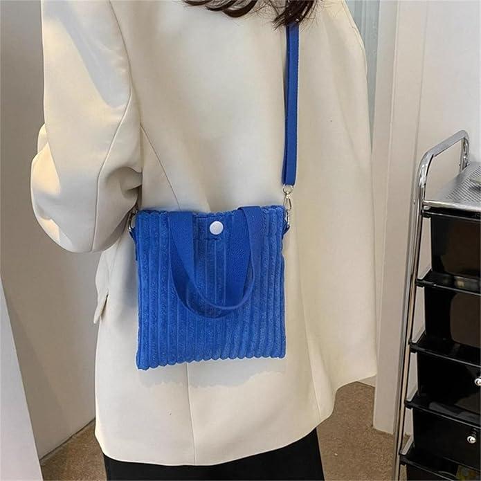 Produktbild Only-Bags.Store Vielseitiger Reise-Toilettenbeutel mit Haken - strapazierfähiges Polyester, geruchsneutral (1 l)