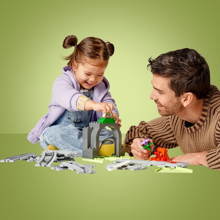Actual product image LEGO Railway tunnels and tracks - expansion set (10425)