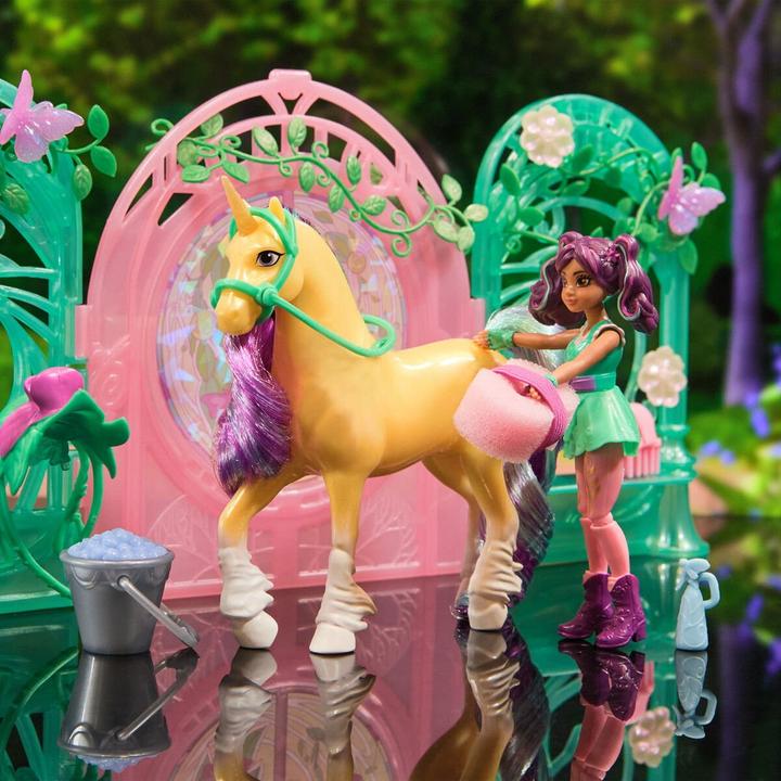 Actual product image Unicorn Academy - Small Doll Ava & Leaf Stable Playset