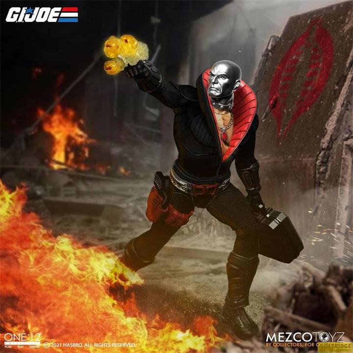 Actual product image Mezco Toys G.I. Joe figurine lumineuse 1/12 Destro 17 cm