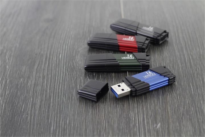 Actual product image Verico USB flash drive Evolution MK-II 3.0 64GB ro EVOLUTION MK-II RED 64GB (64 GB, USB-A)