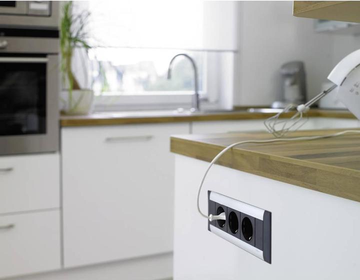 Immagine prodotto Evoline 159610001000 Presa di corrente multipla senza interruttore a 3 canali in alluminio, contatto di (3x, CEE 7/3, 3 m)