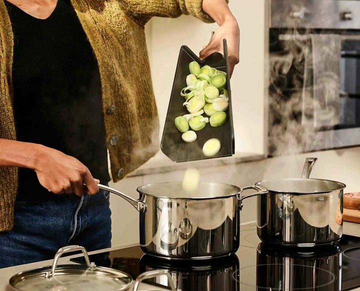 Actual product image Joseph Joseph Chop2Pot Plus Foldable Cutting Board Normal - Black