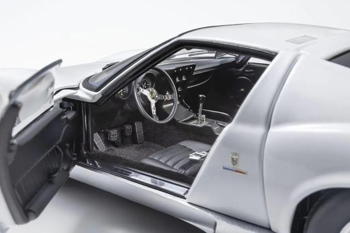 Produktbild Kyosho Sportwagen Lamborghini Miura P400, White-Silver 1:18