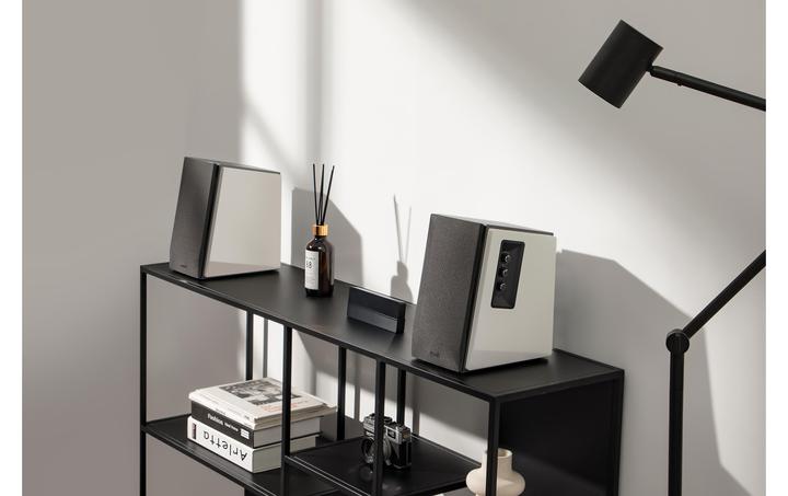 Actual product image Edifier Studio R1700BT 2.0