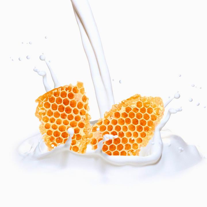 Produktbild Cuccio Lyte Butter Lotion - Milk & Honey (Körperlotion, 237 ml)