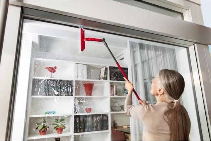 Actual product image Vileda Brush, for windows, with telescopic handle (1 pcs.)