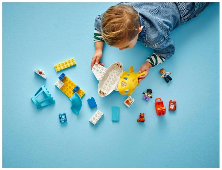Actual product image LEGO Erster Besuch im Flughafen