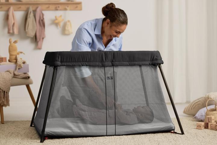 Image du produit BabyBjörn Lit de voyage léger avec drap housse