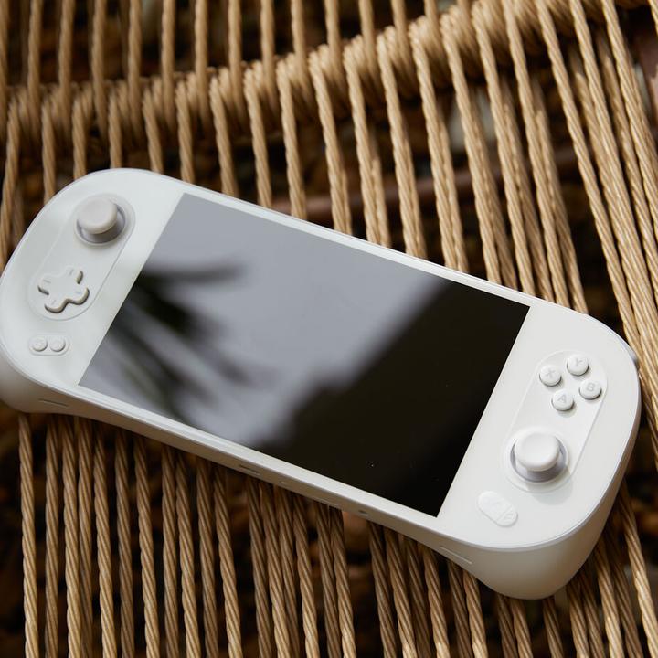 Actual product image Ayaneo 2S Handheld Konsole – 32 GB LPDDR5X, 2 TB SSD, Sky White