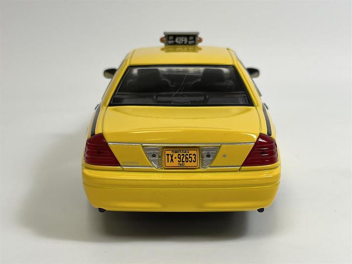 Produktbild Greenlight Collectibles Greenlight 84173 Creed 1999 Crown Victoria Philly Taxi 1:24 Scale Diecast Model