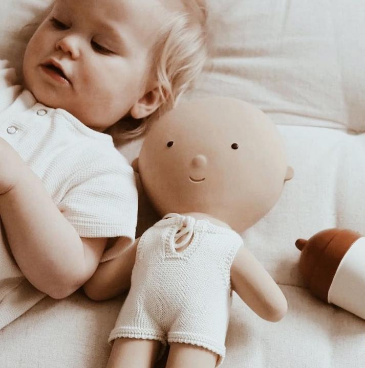 Produktbild Gommu Baby-Puppe «Vanilla» aus Bio-Naturkautschuk