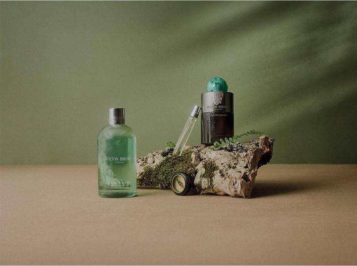 Actual product image Molton Brown Wild Mint & Lavandin Bath & Shower Gel (300 ml)