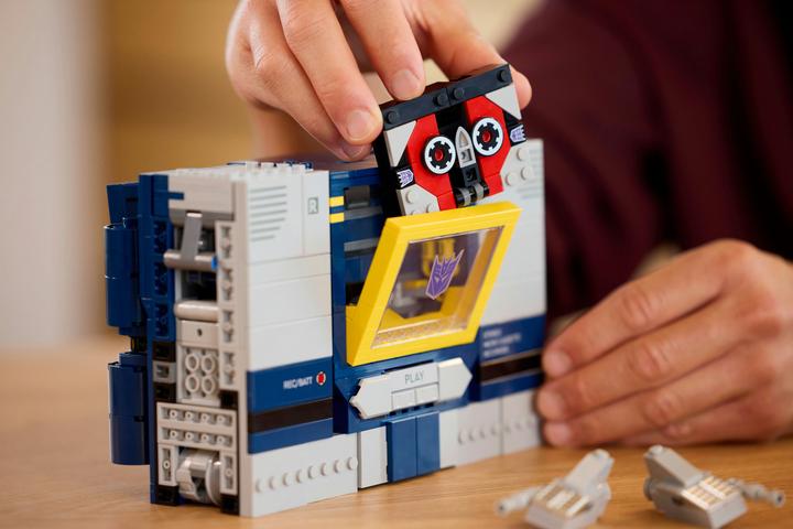 Image du produit LEGO 10358 Confidential (10358, LEGO Icons)