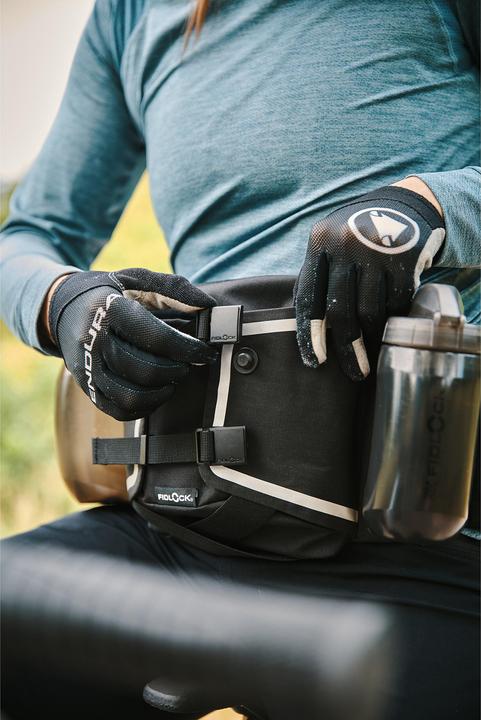Produktbild Fidlock Hip Belt Double vyölaukku ja Twist Bottle 450 -juomapullo