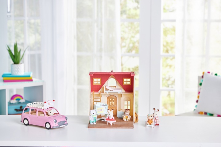 Actual product image Sylvanian Families Country Doctor Play Set with Figure