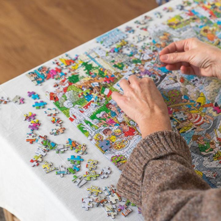 Actual product image Jumbo Jan van Haasteren - A day in the museum (1000 pieces)