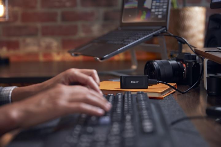 Produktbild Kingston XS1000 (1 TB)