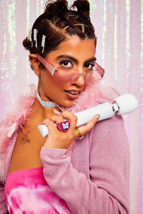 Produktbild Le Wand Petite All That Glimmers Rechargeable Vibrating Massager White