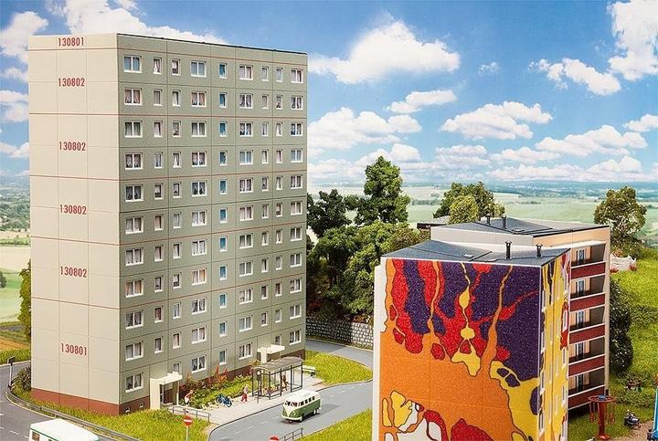 Produktbild Faller Plattenbau P2 Basispackung