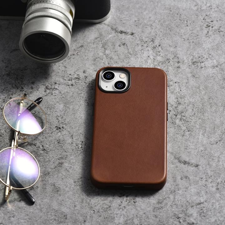 Actual product image iCarer Oil Wax Premium Leather Case iPhone 14 Plus Magnetic Leather Case with MagSafe Brown (WMI1422 (Apple iPhone 14 Plus)