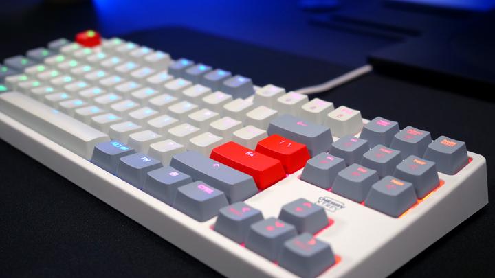 Produktbild CHERRY XTRFY K4V2 TKL keyboard, retro (DE, Kabelgebunden)