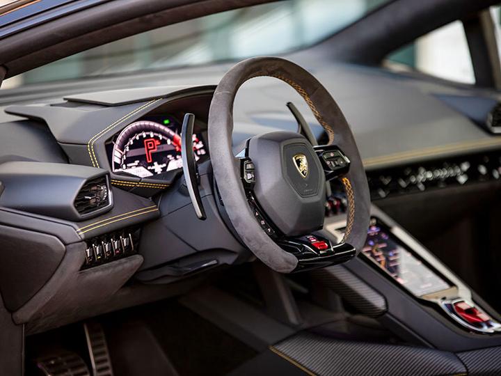 Produktbild Smartbox Nervenkitzel in der Schweiz am Steuer eines Lamborghini Ihrer Wahl (2 Pers.)