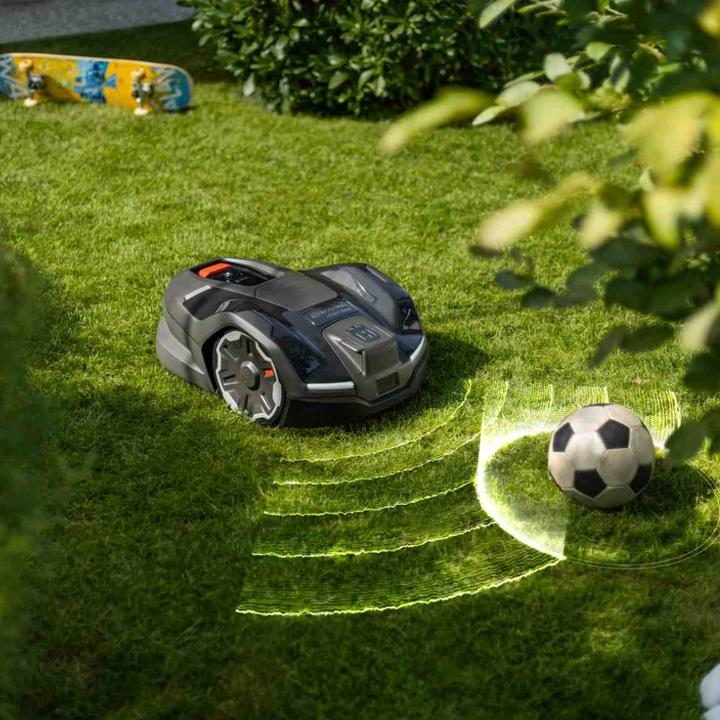 Actual product image Husqvarna Automower 405XE Nera Garage (600 m², Without boundary wire)