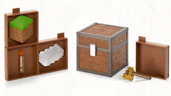 Actual product image Noble Collection Minecraft Loot Chest Plains 10 cm