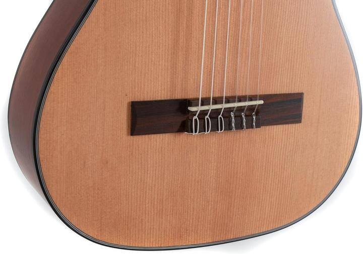 Actual product image Gewa Student Classical Guitar (Classical guitar, Fingerboard: Blackwood Tek, Frets: nickel silver, Mechanics: chrome-plated, Neck: Carbon reinforced, Pages: Okoume, Top: Cedar)