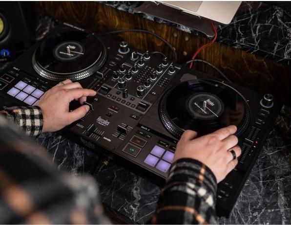 Produktbild Hercules DJ Control Inpulse T-7 mit Laptopständer BK