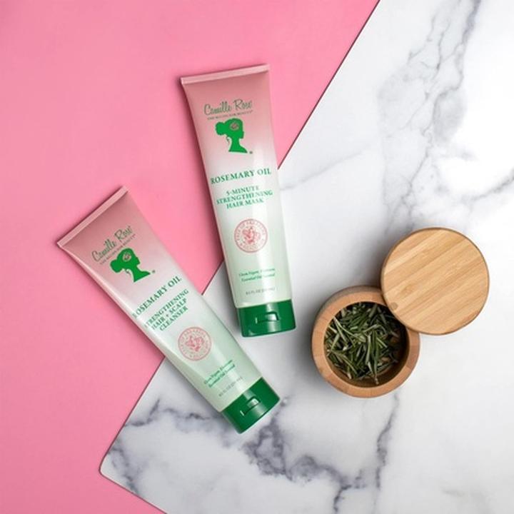 Produktbild Camille Rose Rosmarinöl Haar- und Kopfhautreiniger mit Rizinusöl, Pfefferminze und Rosmarin ätherisch