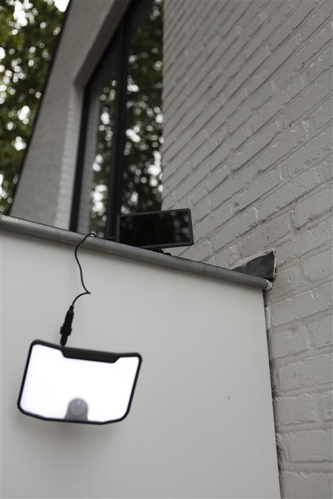 Actual product image Lutec Solar LED Wall Light Combo 5000k Black (500 lm, IP54)