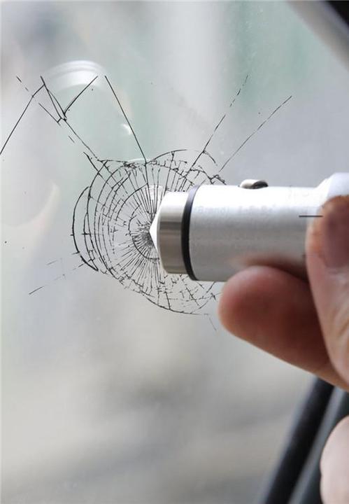 Produktbild PhoneLook Auto Zigarettenanzünder Stecker mit 2-fach USB-A Anschluss inkl. Scheiben einschlage Hammer Silber