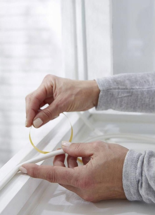 Produktbild tesa tesamoll CLASSIC P-Profil Fensterdichtung, Gummidichtung zum Isolieren