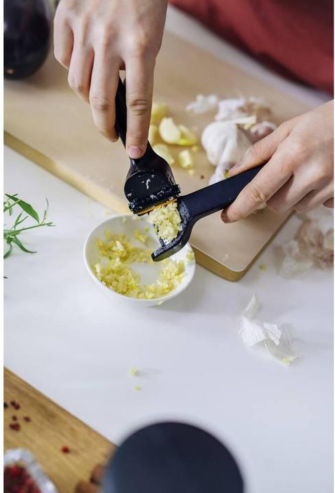 Produktbild Fiskars 1028361 Functional Form, Knoblauchpresse