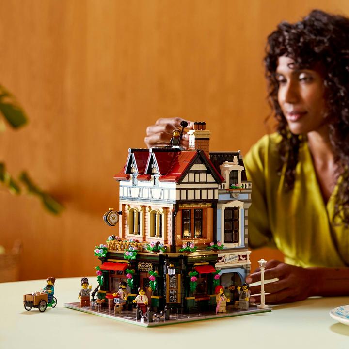 Immagine prodotto LEGO Casa d'angolo in stile Tudor (10350, LEGO Icons, Set LEGO rari)