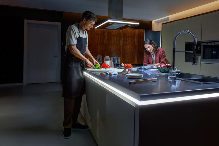 Actual product image Philips Hue OmniGlow (RGB, 300 cm, Indoor)